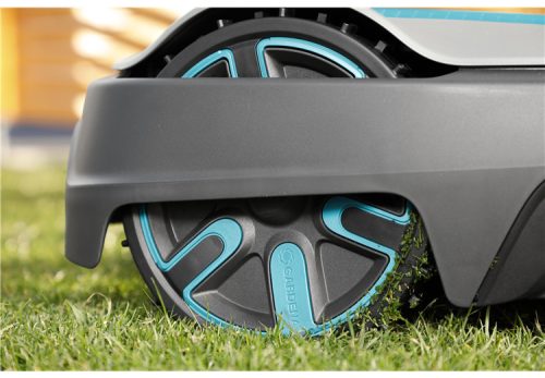 Gardena keréktisztító kefe működés közben