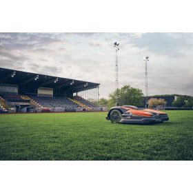   Husqvarna CEORA™ 544 EPOS™ RAZOR 43L ipari robotfűnyíró – 38 000 m² kapacitás