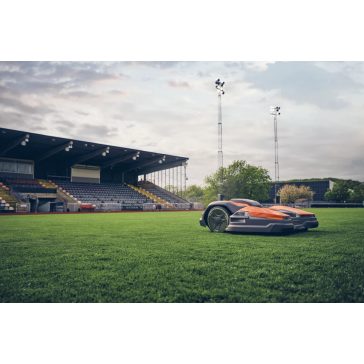   Husqvarna CEORA™ 544 EPOS™ RAZOR 43M ipari robotfűnyíró – 40 000 m² kapacitás