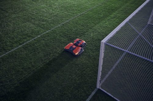 Husqvarna CEORA™ 546 EPOS™ RAZOR 43M ipari robotfűnyíró – 75 000 m² kapacitás