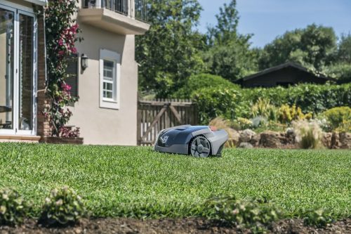 Husqvarna Automower® 105 robotfűnyíró – Kompakt megoldás 600 m²-ig