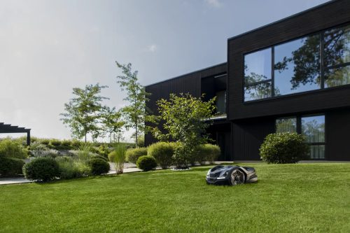 Husqvarna Automower® 410XE NERA robotfűnyíró – Radar & EdgeCut 1500 m²-ig