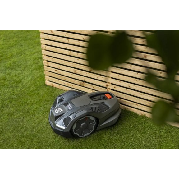 Husqvarna Automower® 410XE NERA robotfűnyíró – Radar & EdgeCut 1500 m²-ig