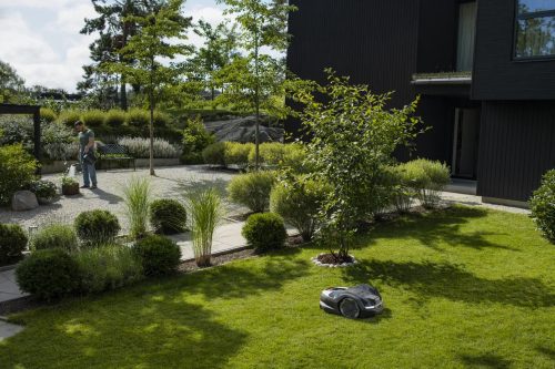 Husqvarna Automower® 410XE NERA robotfűnyíró – Radar & EdgeCut 1500 m²-ig