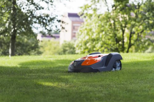 Husqvarna Automower® 550 robotfűnyíró – Ipari teljesítmény 5000 m²-ig