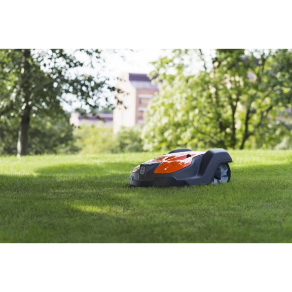 Husqvarna Automower® 550 robotfűnyíró – Ipari teljesítmény 5000 m²-ig