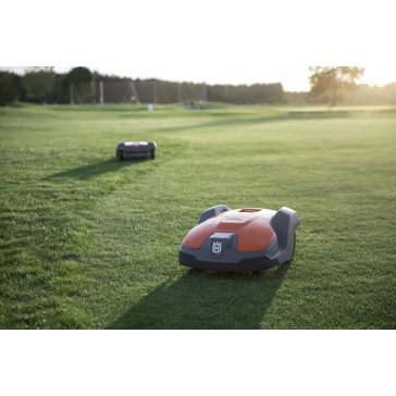   Husqvarna Automower® 550 robotfűnyíró – Ipari teljesítmény 5000 m²-ig