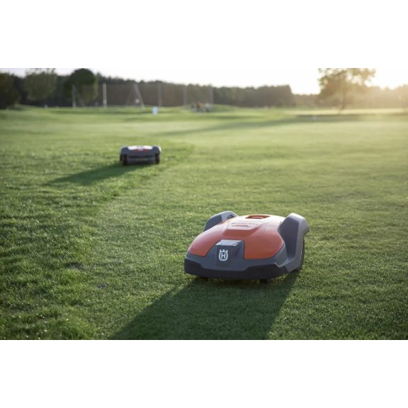 Husqvarna Automower® 550 robotfűnyíró – Ipari teljesítmény 5000 m²-ig