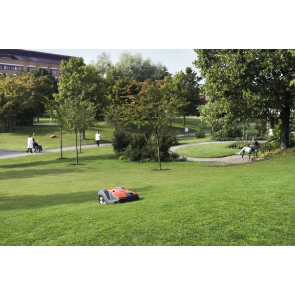 Husqvarna Automower® 550 robotfűnyíró – Ipari teljesítmény 5000 m²-ig