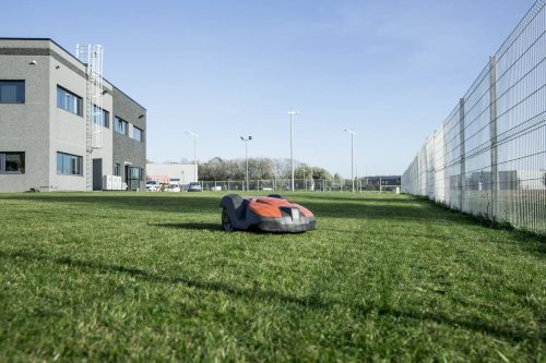 Husqvarna Automower® 550 robotfűnyíró – Ipari teljesítmény 5000 m²-ig