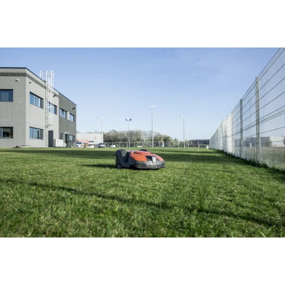 Husqvarna Automower® 550 robotfűnyíró – Ipari teljesítmény 5000 m²-ig