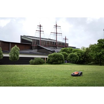   Husqvarna Automower® 550 EPOS® robotfűnyíró – Vezeték nélküli ipari csúcsmodell 10.000 m²-ig