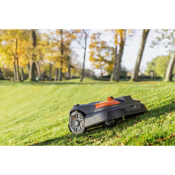 Husqvarna Automower® 540 EPOS® robotfűnyíró – Ipari teljesítmény 8000 m²-ig