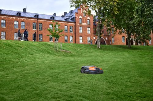 Husqvarna Automower® 560 EPOS® robotfűnyíró – Ipari csúcsteljesítmény 12 000 m²-ig