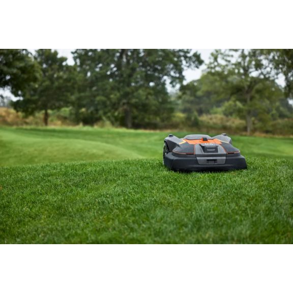 Husqvarna Automower® 580L EPOS® robotfűnyíró – Alacsony vágás, ipari erő 16 000 m²-ig