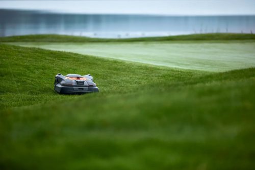 Husqvarna Automower® 580L EPOS® robotfűnyíró – Alacsony vágás, ipari erő 16 000 m²-ig