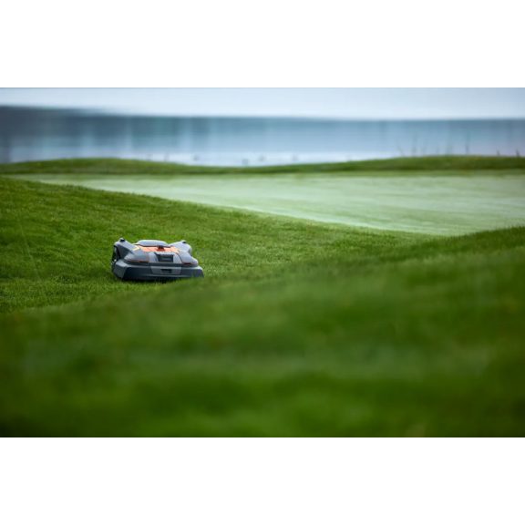 Husqvarna Automower® 580L EPOS® robotfűnyíró – Alacsony vágás, ipari erő 16 000 m²-ig