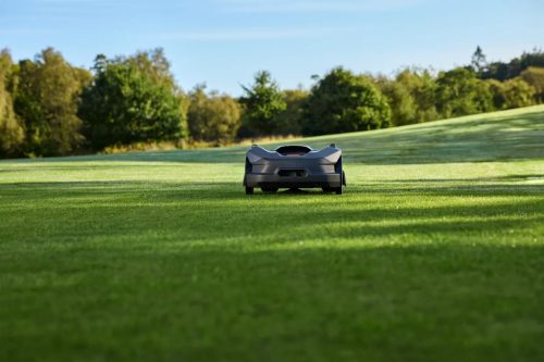 Husqvarna Automower® 580L EPOS® robotfűnyíró – Alacsony vágás, ipari erő 16 000 m²-ig