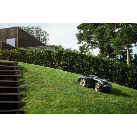 Husqvarna Automower® 435X AWD NERA robotfűnyíró – Összkerékhajtás 5000 m²-ig