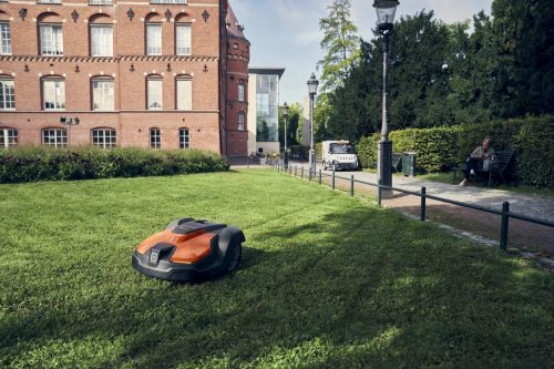 Husqvarna Automower® 520 EPOS® robotfűnyíró – Vezeték nélküli ipari erő 5000 m²-ig