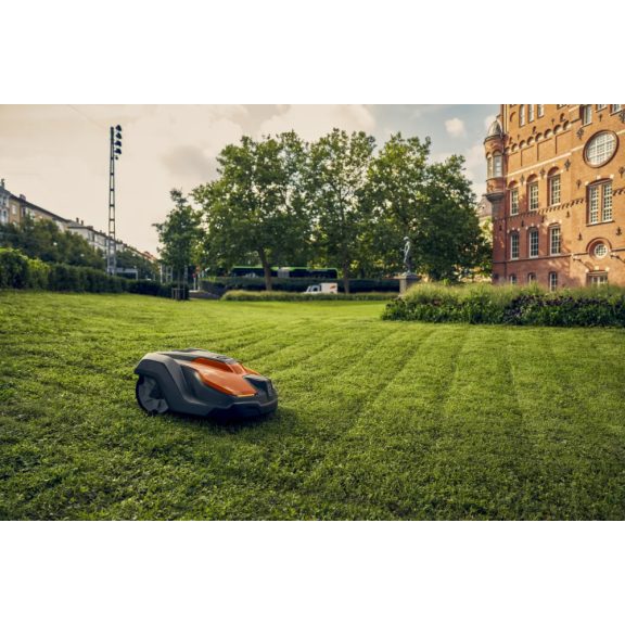 Husqvarna Automower® 520 EPOS® robotfűnyíró – Vezeték nélküli ipari erő 5000 m²-ig