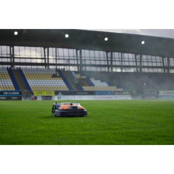Husqvarna Automower® 580 EPOS® robotfűnyíró – Vezeték nélküli ipari erő 16 000 m²-ig