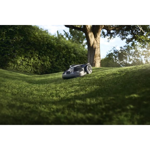 Husqvarna Automower® 320 NERA robotfűnyíró – Vezeték nélküli erő 3300 m²-ig